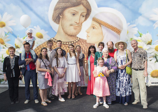 В г. Кемерово прошёл масштабный праздник, приуроченный ко Дню семьи, любви и верности